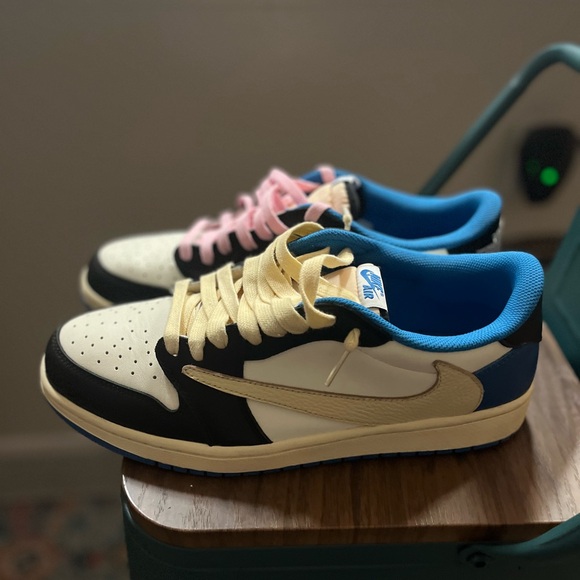 Fragment Design x Travis Scott x Air Jordan 1 Retro Low - Picture 7 of 8